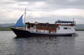 beyond-komodo2 Traditional Boat