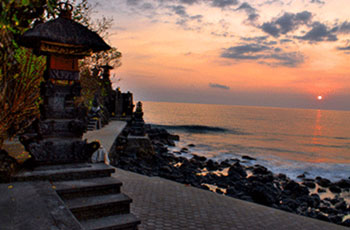 beyond-lombok11 Batu Bolong Temple